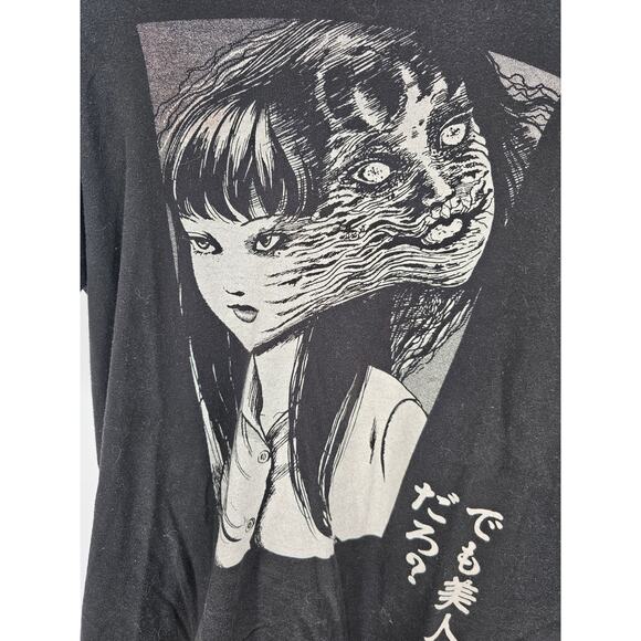 Junji Ito Collection Women's Black Character Printed Crunchyroll T-shirt Size S - Picture 2 of 4